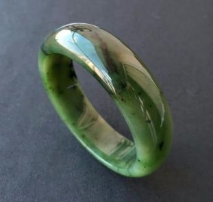 男人送玉手镯代表什么 男人送女人玉手镯的含义 男人送玉手镯代表什么 男人送女人玉手镯的含义