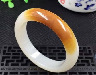 高档翡翠手镯 高档翡翠手镯是怎样的 高档翡翠手镯 高档翡翠手镯是怎样的