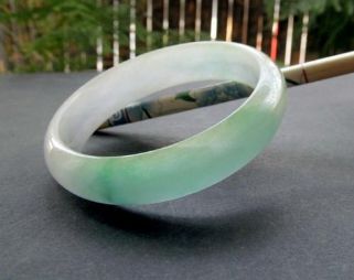 高档翡翠手镯 高档翡翠手镯是怎样的 高档翡翠手镯 高档翡翠手镯是怎样的