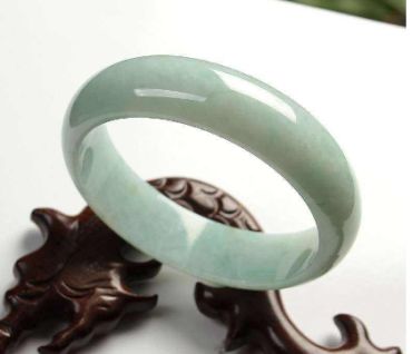 什么人不适合戴玉手镯 这四类人不宜戴玉手镯 什么人不适合戴玉手镯 这四类人不宜戴玉手镯