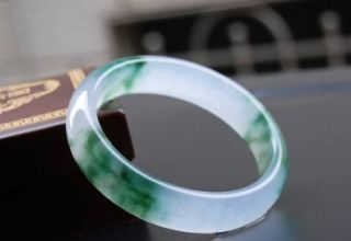 玉手镯的寓意 玉手镯的寓意和象征什么