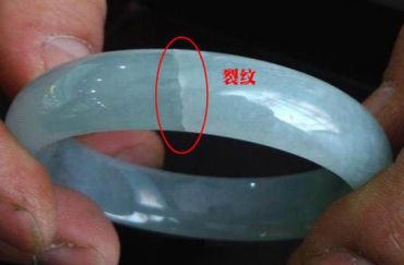 翡翠手镯裂纹鉴定 翡翠手镯裂纹怎么看