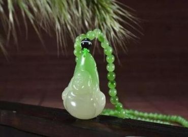 翡翠和玉哪个好 翡翠有玉好吗 翡翠和玉哪个好 翡翠有玉好吗