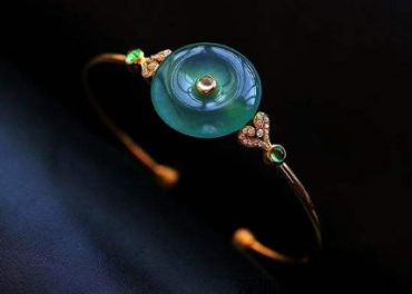 翡翠和玉哪个好 翡翠有玉好吗 翡翠和玉哪个好 翡翠有玉好吗