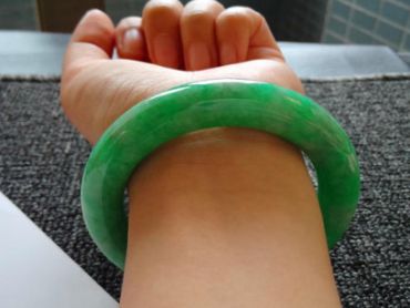 翡翠手镯怎么量尺寸 翡翠手镯怎么选多大的