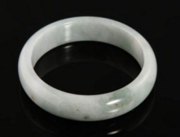 白色翡翠手镯价格 白色翡翠手镯市场价是多少