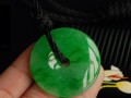 綠翡翠吊墜 綠色翡翠吊墜配什么顏色鏈好