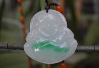 白底青翡翠价格 白底青翡翠价值高吗
