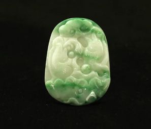 白底青翡翠的大致价格 白底青翡翠一般多少钱
