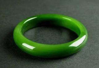 怎样选购翡翠手镯 主要看品相和种水