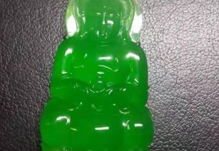 翡翠什么绿最好 翡翠绿色等级