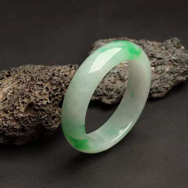 伟德国际深度天极网_智能设备_智能手环