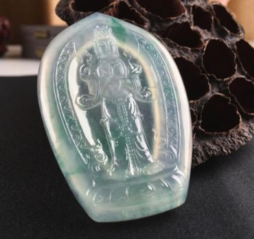 翡翠菩萨 翡翠菩萨吊坠佩戴禁忌