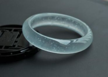 翡翠手镯棉多 要警惕“无棉”翡翠 翡翠手镯棉多 要警惕“无棉”翡翠