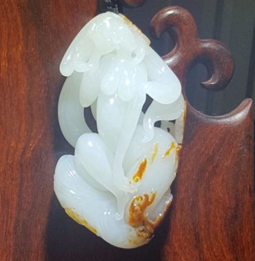 买和田玉好还是翡翠好 和田玉和翡翠比较