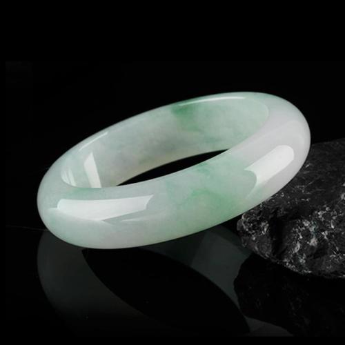 伟德国际齐齐哈尔市建华区人民法院关于JZ1158翡翠手镯（A货） 圈口约52CM1（第一次拍卖）的公告