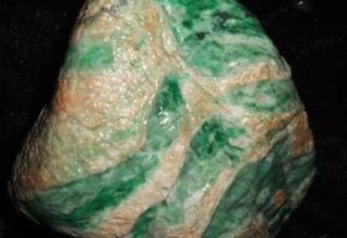 如何分辨翡翠原石 翡翠原石真假鉴别及好坏判断