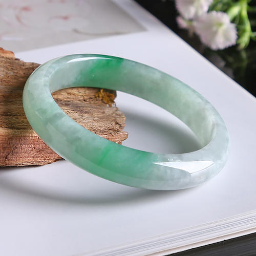 伟德国际中国十大顶级国宝玉器大玉戈上榜第一被评为镇国玉器之首