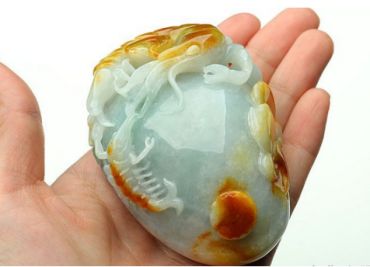翡翠重好还是轻好 越好的翡翠重量越轻吗