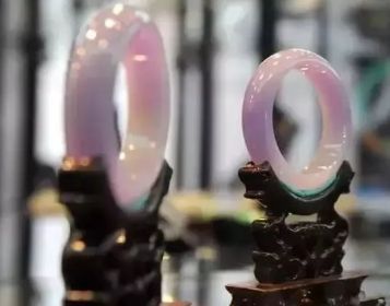 紫翡翠鉴定 怎么鉴定紫色翡翠是不是染色的