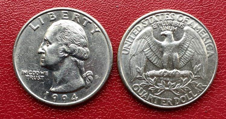 25美分硬币正面是美国第一任总统华盛顿头像,背面是展开双翅的美国