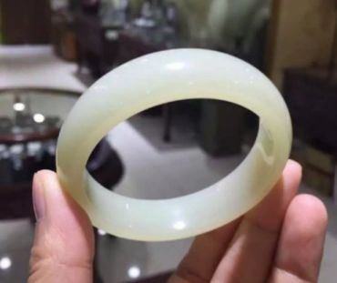 和田玉手镯多少钱一克 一般和田玉手镯价格 和田玉手镯多少钱一克 一般和田玉手镯价格