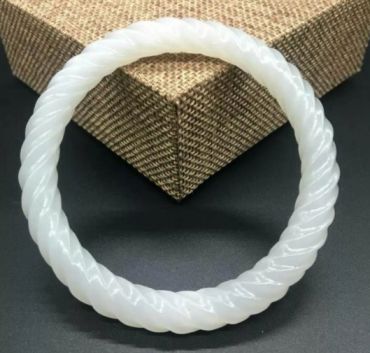 和田玉手镯多少钱一克 一般和田玉手镯价格 和田玉手镯多少钱一克 一般和田玉手镯价格