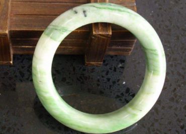 如何鉴别蓝田玉是活玉 蓝田玉活玉鉴别 如何鉴别蓝田玉是活玉 蓝田玉活玉鉴别