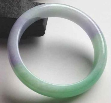 春带彩翡翠手镯 春带彩翡翠手镯一般多少钱