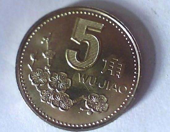 2000年发行的五角硬币什么材质  2000年发行的五角硬币值多少钱？