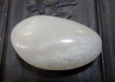 如何看和田玉灰不灰 灰色的和田玉是好玉吗