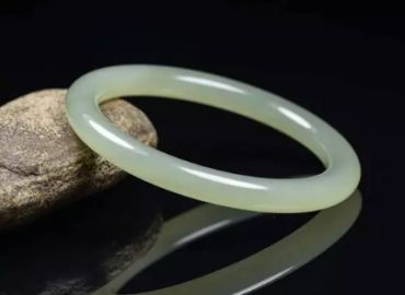 晴水料和田玉是什么 晴水料和田玉好不好