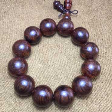 小叶紫檀和黄花梨手串哪个好  小叶紫檀和黄花梨手串作用