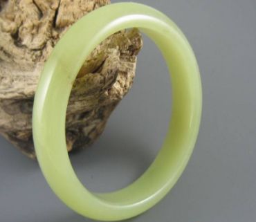 和田玉黄玉手镯 和田玉黄玉手镯多少钱