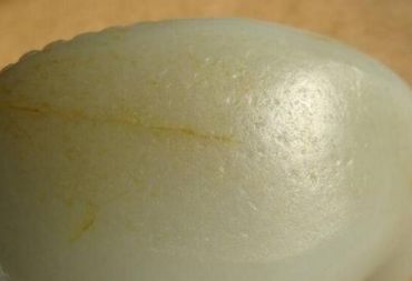 和田玉籽料的皮 和田玉籽料的皮和毛孔可以作假吗