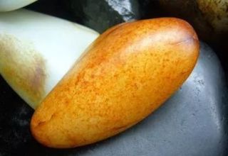和田玉籽料的皮 和田玉籽料的皮和毛孔可以作假吗