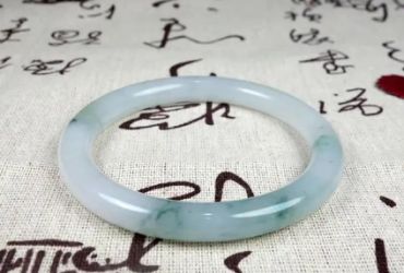 和田玉是翡翠吗 和田玉和翡翠是一样的吗