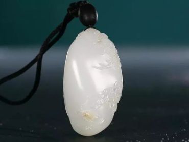 佩戴和田玉吊坠的好处 戴和田玉吊坠有什么好处和禁忌