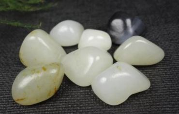 和田玉籽料多少钱一克 和田玉籽料价格