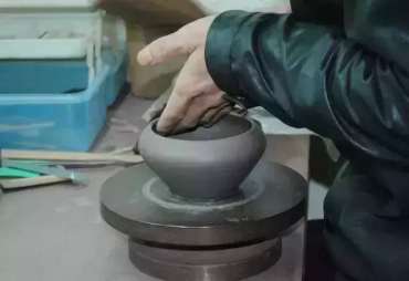 紫砂壶半手工和全手工区别    紫砂壶半手工和全手工的差别