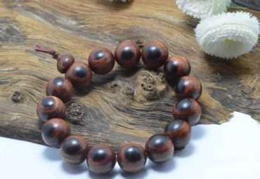 檀木手串哪种好    带“檀”字的手串种类