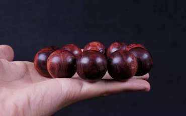 檀木手串哪种好    带“檀”字的手串种类