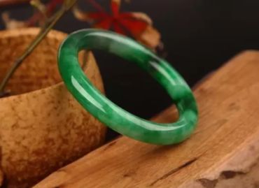 为什么玉镯不能戴左手 戴玉手镯有什么讲究