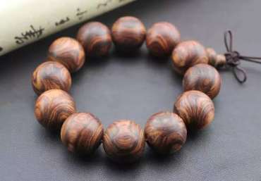 檀木手串哪种好    带“檀”字的手串种类