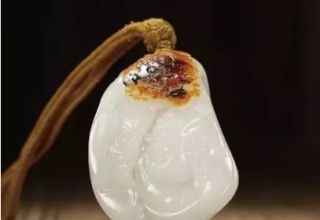 和田玉原石带皮图片 和田玉原石带皮好吗