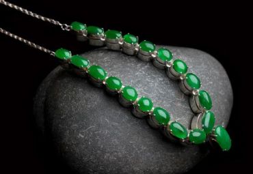 翡翠戴久了变化图 翡翠戴久了会有什么变化