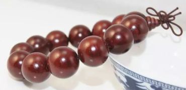 红酸枝手串鉴别  红酸枝手串保养