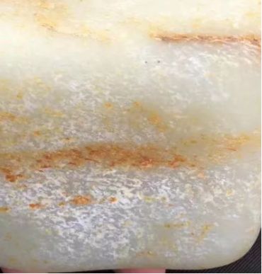 刚入手的和田玉籽料很干要怎么办呢