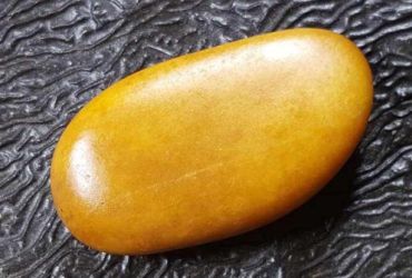 鸡油黄玉石是什么玉 鸡油黄和田玉好吗