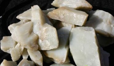 和田玉且末价格 和田玉且末料多少钱一克